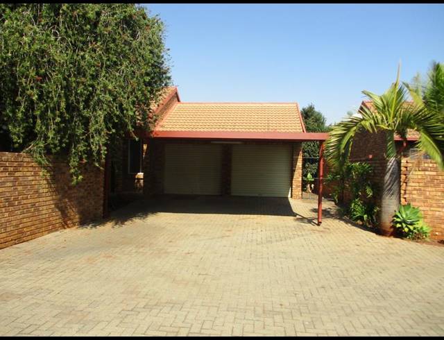 3 BEDROOM TOWNHOUSE FOR SALE IN ANNLIN